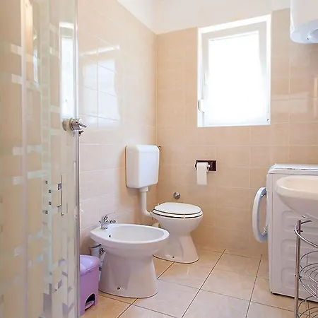 Apartment House And In - Istrien 42536 Porec