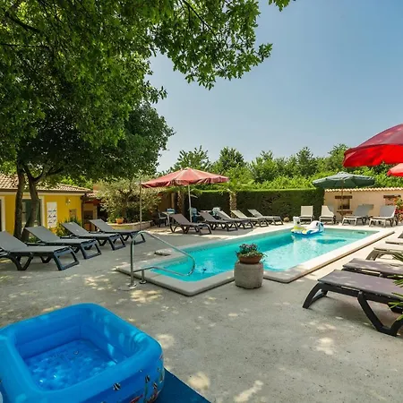 Apartment House And In - Istrien 42536 Porec